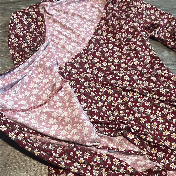 Hollister Maroon and Light and white Pink Floral daisy Long Sleeve Dress - Picture 4 of 4